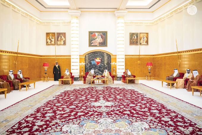 King of Bahrain receives Crown Prince of Abu Dhabi