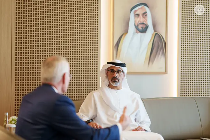 خالد بن محمد بن زايد يلتقي الرئيس التنفيذي لشركة "إكسون موبيل"