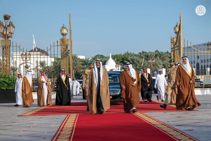 King of Bahrain receives Crown Prince of Abu Dhabi