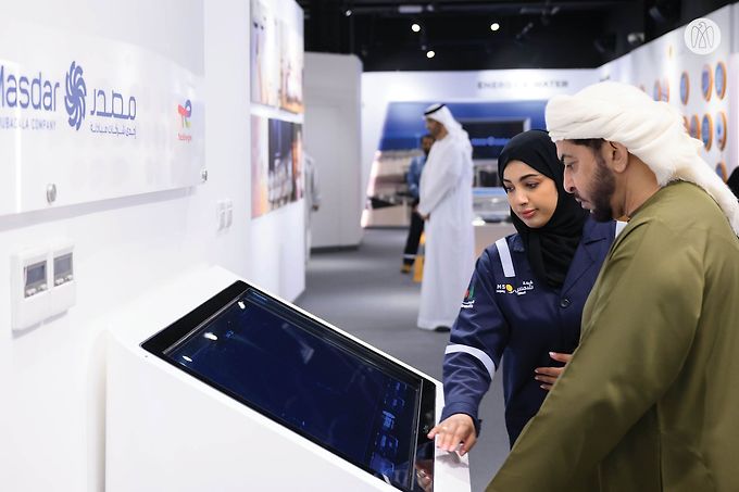 Hamdan bin Zayed visits Shams Solar Power Station and Al Dhafra Innovation Centre