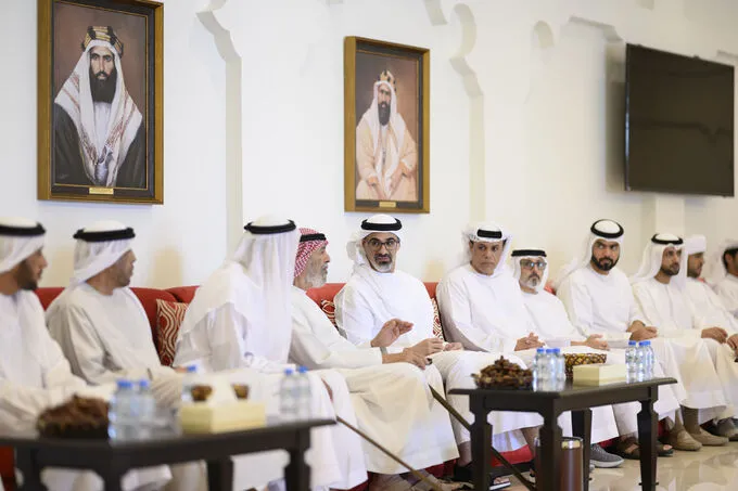 خالد بن محمد بن زايد يعزي علي وعبيد وحمد سالم بالحبالة الكتبي في وفاة والدتهم