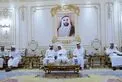 خليفة بن طحنون بن محمد يُقدم واجب العزاء إلى محمد حمد العامري في وفاة والدته