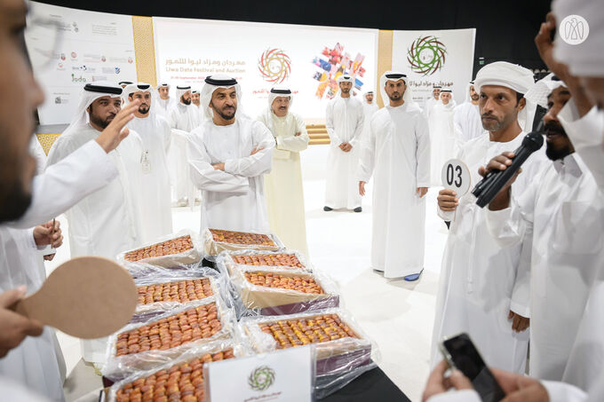 Hamdan bin Zayed visits 2nd Liwa Date Festival and Auction