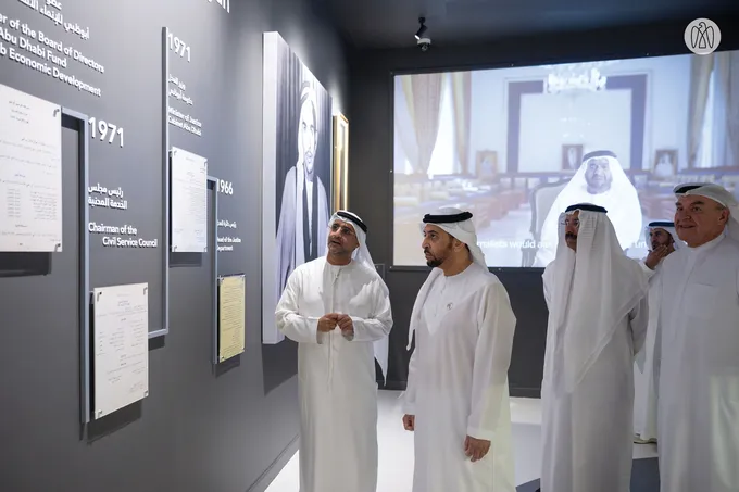 Hamdan bin Zayed visits National Library and Archives