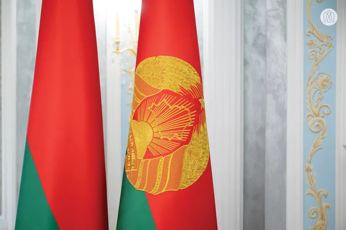 On behalf of the UAE President.. Crown Prince of Abu Dhabi attends Supreme Eurasian Economic Council meeting
