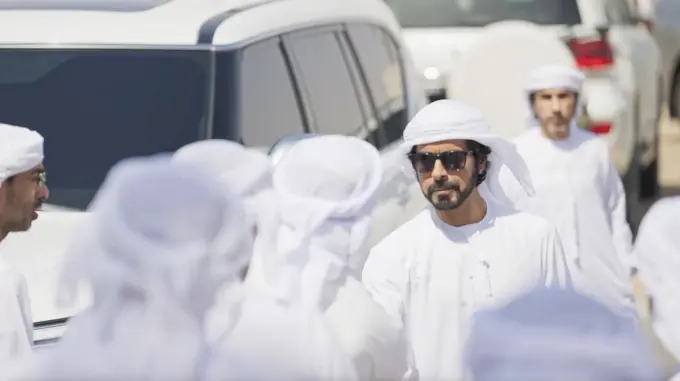 خليفة بن طحنون بن محمد يُقدم واجب العزاء في وفاة زوجة أحمد بن حميد المنصوري