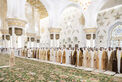 رئيس الدولة يؤدي صلاة عيد الأضحى بمسجد الشيخ زايد في أبوظبي