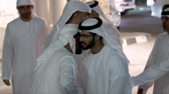 زايد بن حمدان بن زايد يُقدِّم واجب العزاء في وفاة شماء سهيل اليبهوني الظاهري