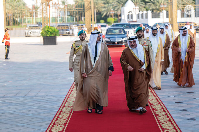 King of Bahrain receives Crown Prince of Abu Dhabi