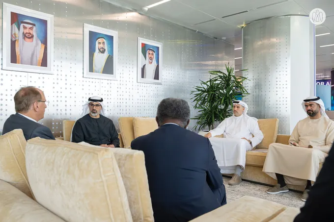 Khaled bin Mohamed bin Zayed receives CEO of BlackRock