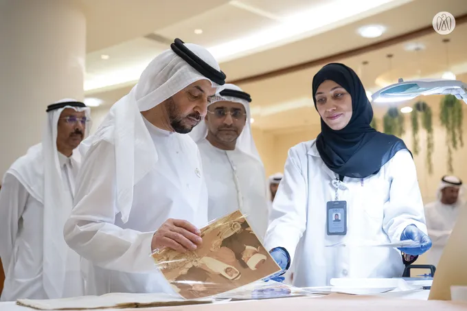 Hamdan bin Zayed visits National Library and Archives