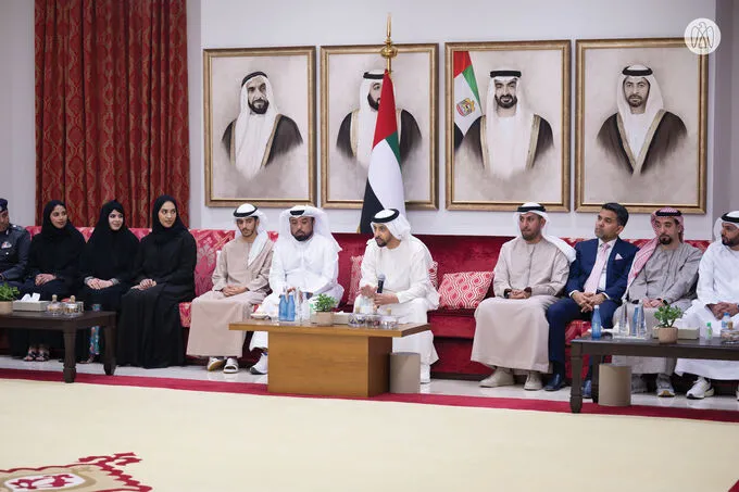 حمدان بن زايد يستقبل أهالي منطقة الظفرة ولجنة مهرجان ليوا الدولي 2025