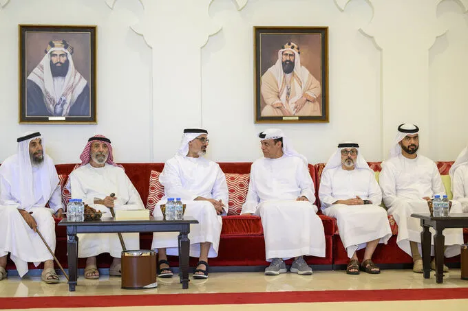 خالد بن محمد بن زايد يعزي علي وعبيد وحمد سالم بالحبالة الكتبي في وفاة والدتهم