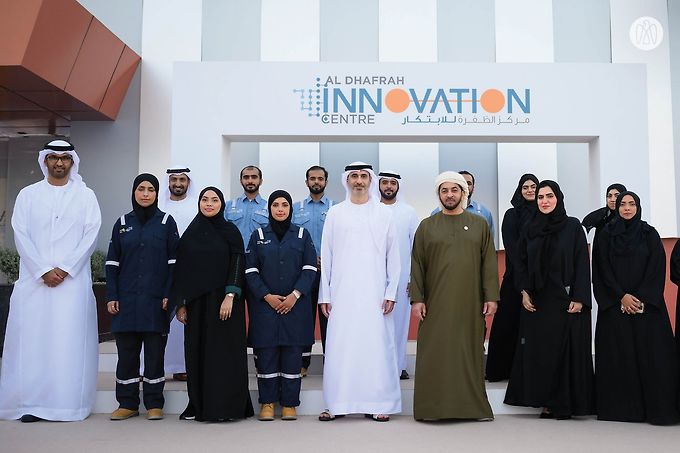 Hamdan bin Zayed visits Shams Solar Power Station and Al Dhafra Innovation Centre