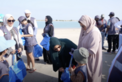 بحضور شما بنت سلطان بن خليفة.. مؤسسة «ذا كلايمت ترايب» تنفِّذ حملة تنظيف لشاطئ السلمية