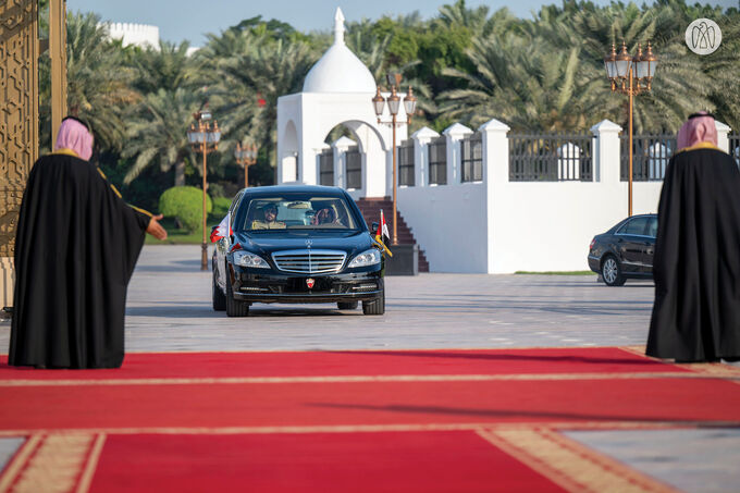 King of Bahrain receives Crown Prince of Abu Dhabi