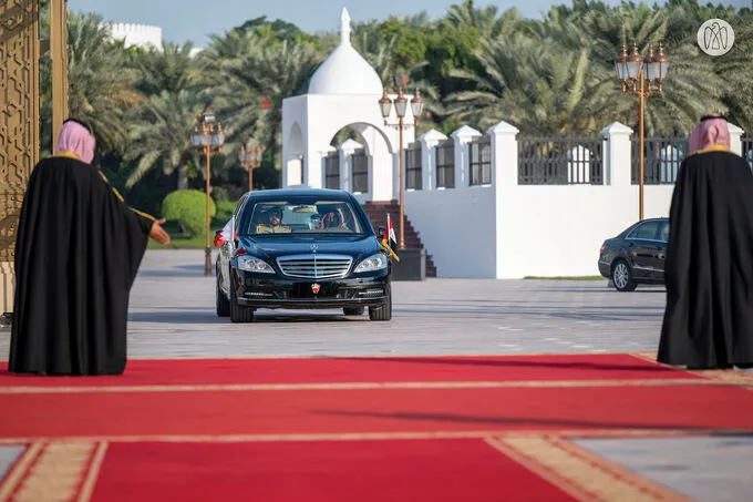 King of Bahrain receives Crown Prince of Abu Dhabi
