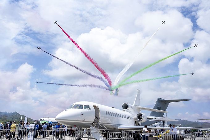 Alongside King Al-Sultan Abdullah of Malaysia Khaled bin Mohamed bin Zayed visits maritime and aerospace exhibition in Malaysia