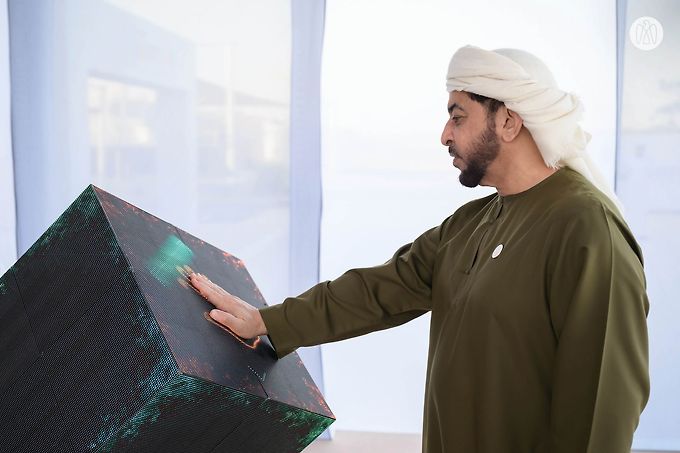 Hamdan bin Zayed visits Shams Solar Power Station and Al Dhafra Innovation Centre