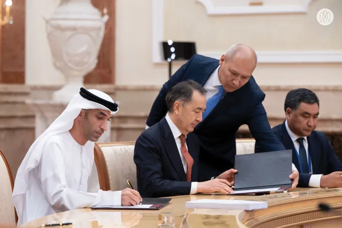 On behalf of the UAE President.. Crown Prince of Abu Dhabi attends Supreme Eurasian Economic Council meeting