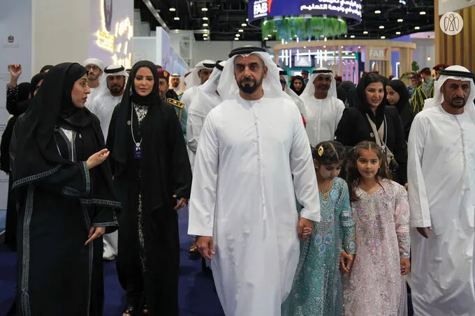 سيف بن زايد يزور معرض "واجهة التعليم" في أبوظبي