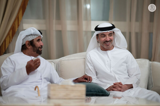 هزاع بن زايد يزور سيف بن محمد ويتبادلان التهاني بمناسبة شهر رمضان
