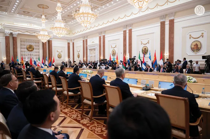 On behalf of the UAE President.. Crown Prince of Abu Dhabi attends Supreme Eurasian Economic Council meeting