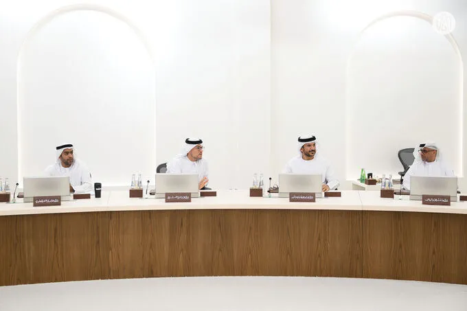 اعتمد "برنامج دعم نمو الأسرة الإماراتية" خالد بن محمد بن زايد يترأس اجتماع المجلس التنفيذي لإمارة أبوظبي