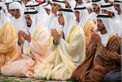 منصور بن زايد وخالد بن محمد بن زايد والشيوخ يؤدون صلاة العيد بجامع الشيخ زايد في أبوظبي