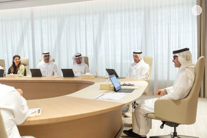 Hazza bin Zayed receives delegation from Department of Culture and Tourism and reviews plans to enhance tourism and cultural ecosystem in Al Ain Region