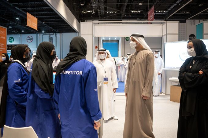 خالد بن محمد بن زايد يحضر فعاليات المسابقة الوطنية لمهارات الإمارات 2022