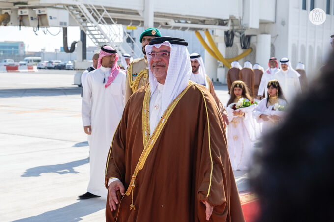 Crown Prince of Abu Dhabi arrives in Bahrain