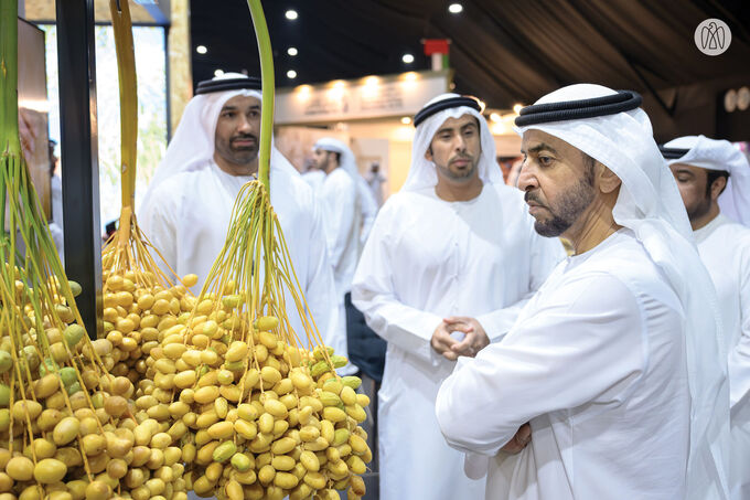 Hamdan bin Zayed visits Liwa Date Festival and reviews latest technologies in palm tree cultivation