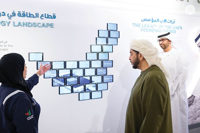 Hamdan bin Zayed visits Shams Solar Power Station and Al Dhafra Innovation Centre