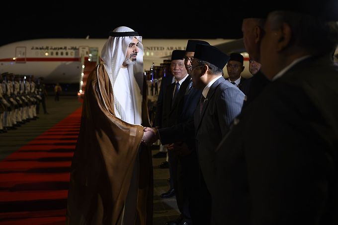 خالد بن محمد بن زايد يصل إلى ماليزيا في زيارة رسمية