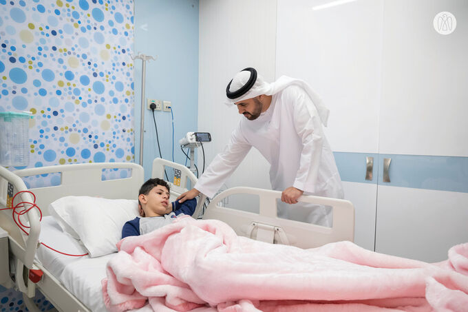 Theyab bin Mohamed bin Zayed continues to visit Palestinian children and families receiving treatment in UAE hospitals