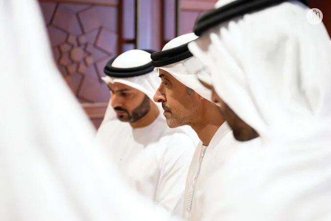 Hazza bin Zayed receives delegation from Department of Culture and Tourism to review progress of culture and tourism sectors in Al Ain Region