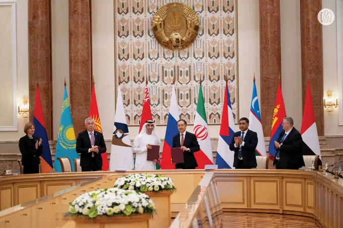 On behalf of the UAE President.. Crown Prince of Abu Dhabi attends Supreme Eurasian Economic Council meeting