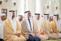 منصور بن زايد وخالد بن محمد بن زايد والشيوخ يؤدون صلاة العيد بجامع الشيخ زايد في أبوظبي