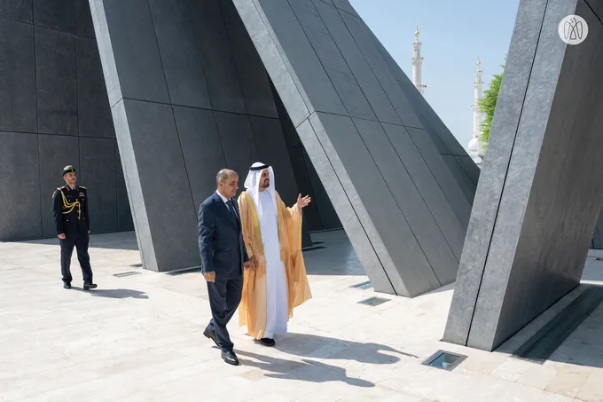 Theyab bin Mohamed bin Zayed receives Yemeni Prime Minister at Wahat Al Karama