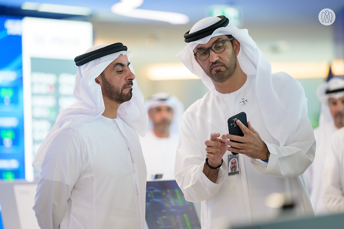 Sheikh Saif bin Zayed Al Nahyan Visits ADNOC to Inspect Panorama Digital Command Center
