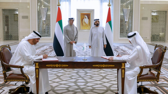 Mohammed bin Rashid and Mansour bin Zayed witnessed Masdar signing an agreement with DEWA