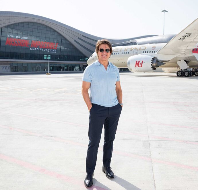 أبوظبي ترحب بقدوم توم كروز على متن أول رحلة يستقبلها مبنى مطار أبوظبي الدولي الجديد للاحتفال بالعرض الأول لفيلم &quot;Mission: Impossible – Dead Reckoning Part One&quot;
