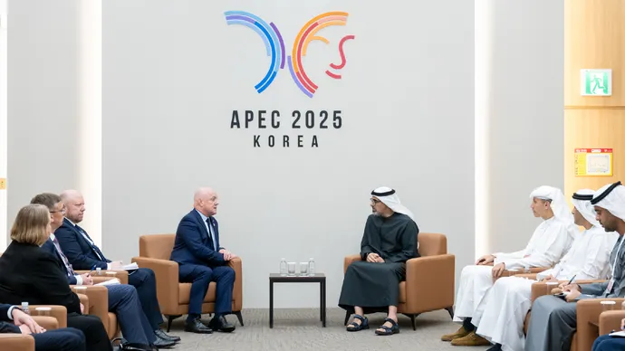 On the sidelines of the Asia-Pacific Economic Cooperation forum, Crown Prince of Abu Dhabi meets Prime Minister of New Zealand