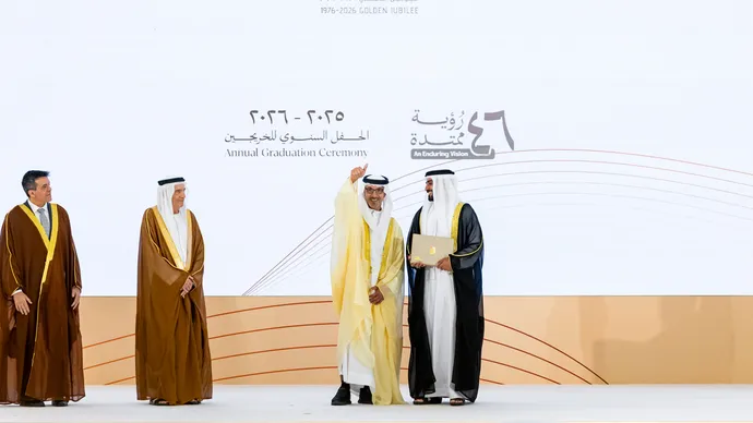 تحت رعاية رئيس الدولة.. هزاع بن زايد يشهد حفل تخريج الدفعة السادسة والأربعين من طلبة جامعة الإمارات العربية المتحدة