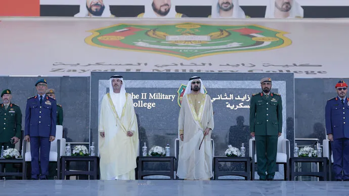 محمد بن راشد  يشهد تخريج الدورة الـ49 من المرشحين الضباط في كلية زايد الثاني العسكرية
