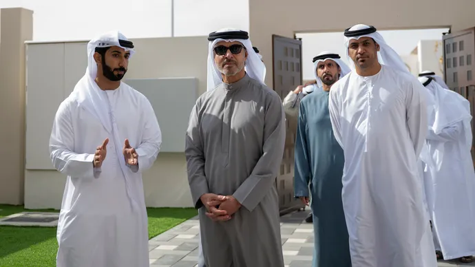 هزاع بن زايد يتفقَّد سير العمل في مشروعَي النباغ والعامرة السكنيين في منطقة العين ويوجّه بإعادة تسمية مشروع النباغ ليصبح مشروع المطلاع