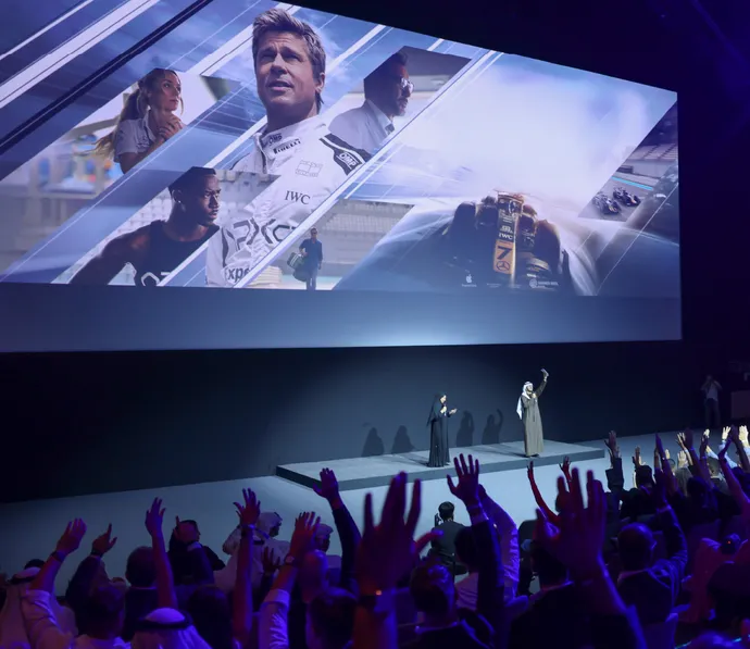 أبوظبي تستضيف العرض الإقليمي الأول لفيلم F1: The Movie في صالة سينمائية مخصّصة في حلبة مرسى ياس