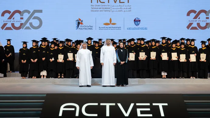 ذياب بن محمد بن زايد يشهد حفل تخريج المتفوقين في دفعة مركز أبوظبي للتعليم والتدريب التقني والمهني لعام 2025