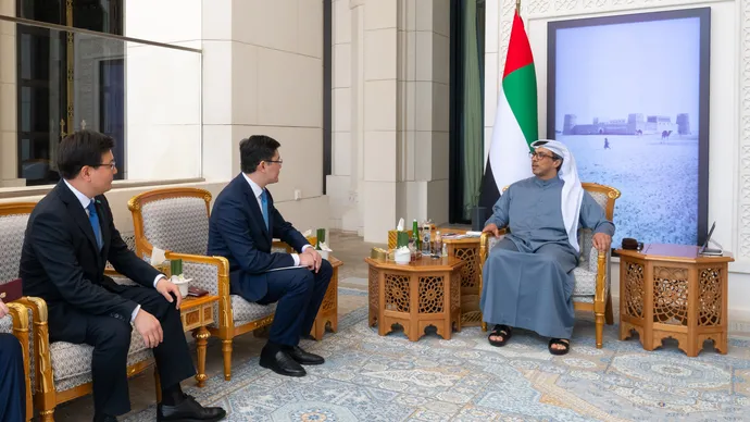 UAE President receives written message from President of Kazakhstan, conveyed through Mansour bin Zayed